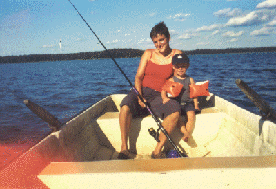 Mama & Timo im Boot